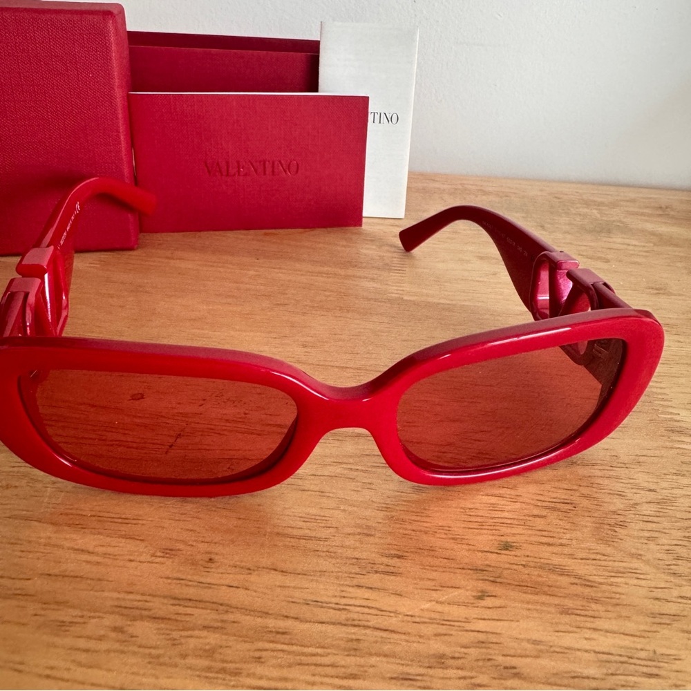 Valentino - Oval Acetate Frame with Vlogo Sunglasses - Red